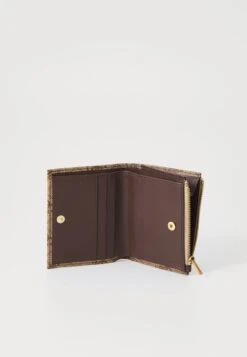Guess MILANO BIFOLD TOP ZIP - Wallet - Beige Brown -Guess Clothing Sale ce2fd5fa1b1f4d3db28e7da1235f71f2