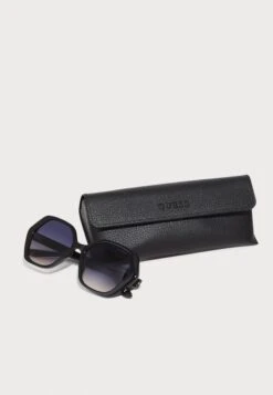 Guess SUNGLASSES UNISEX - Sunglasses - Shiny Black -Guess Clothing Sale cfbfb530e3cd4b1a958cf0f1df8989c5