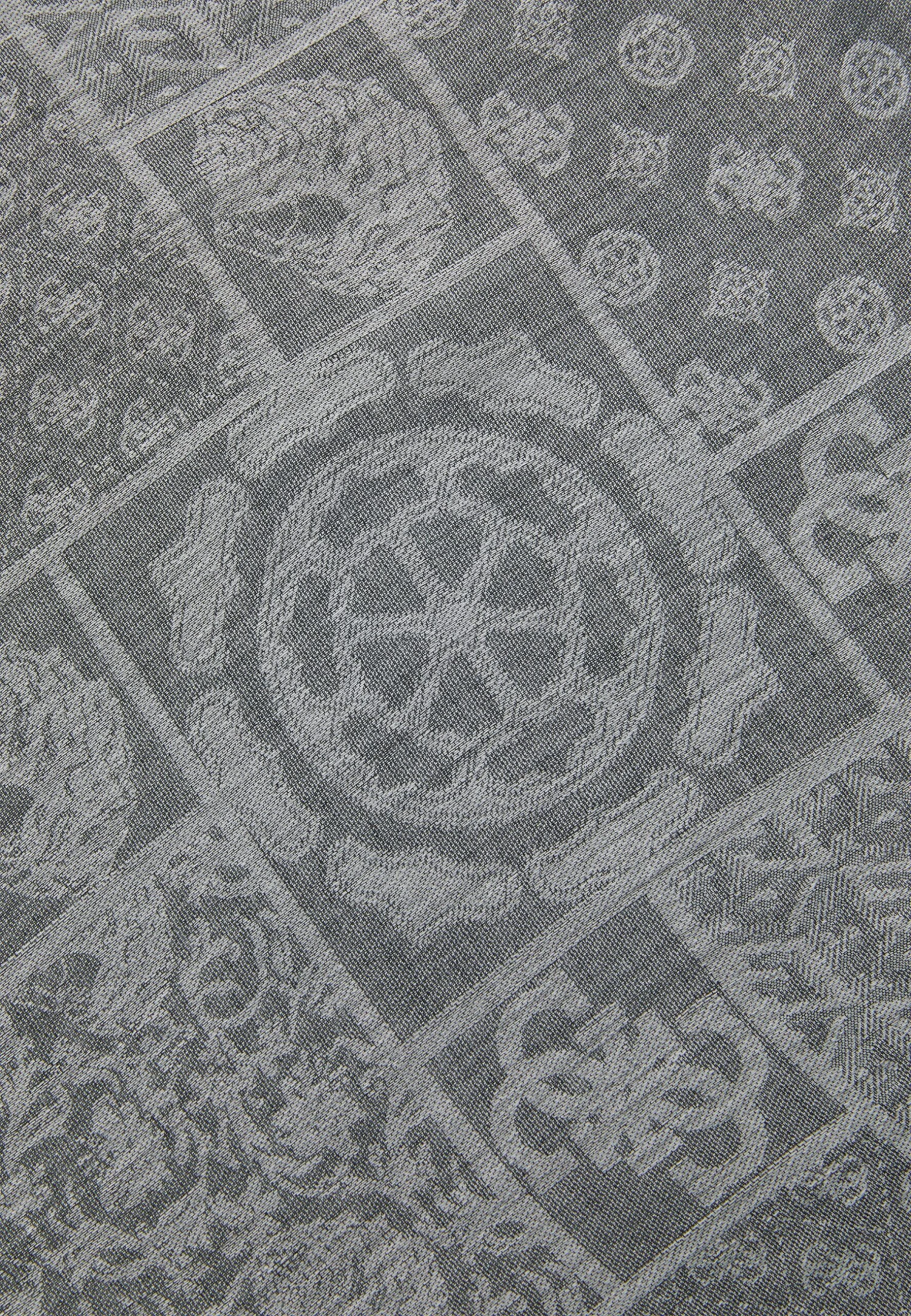 Guess Unisex - Foulard - Light Grey 2 Guess Unisex - Foulard - Light Grey - Image 2