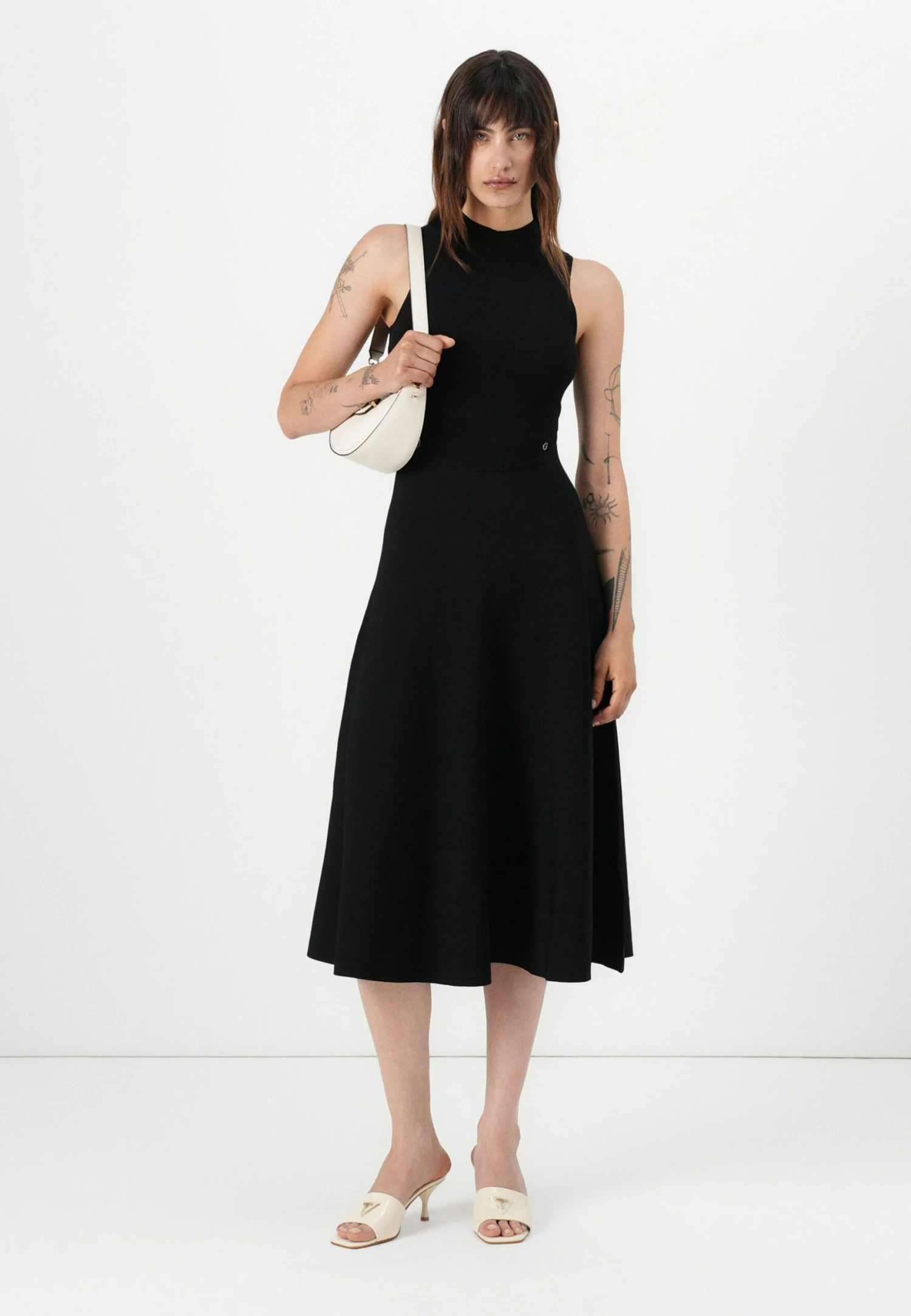 Guess CASSANDRA - Jumper Dress - Jet Black 2 Guess CASSANDRA - Jumper Dress - Jet Black - Image 2