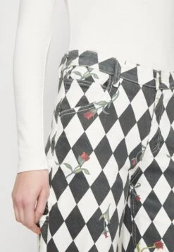 Go Rose Diamond Carpenter Pant - Relaxed Fit Jeans - Jet Black Multi -Guess Clothing Sale d88213ee5c6a49d589371f20472336c2