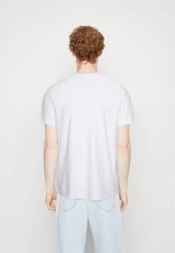 Guess Ss Cn Shaded Triangle - Print T-Shirt - Pure White -Guess Clothing Sale d8fb862ceae84ac5a01f067a81fe3ef3