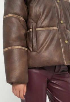 Guess GIPSY - Faux Leather Jacket - Ground Coffee 11 Guess GIPSY - Faux Leather Jacket - Ground Coffee -Guess Clothing Sale dadf0a1ee43646709285054ddd281a53