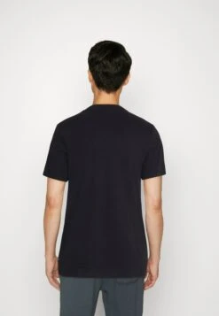 Guess Chain Logo Tee - Print T-Shirt - Jet Black -Guess Clothing Sale dafa06f22a3e48328a509f73ace01f1f