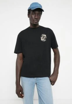 Guess CN SS BACK PAISLEY TEE - Print T-shirt - Jet Black 9 Guess CN SS BACK PAISLEY TEE - Print T-shirt - Jet Black -Guess Clothing Sale db1440a7c2914ccabc4f50c66a0e8a31