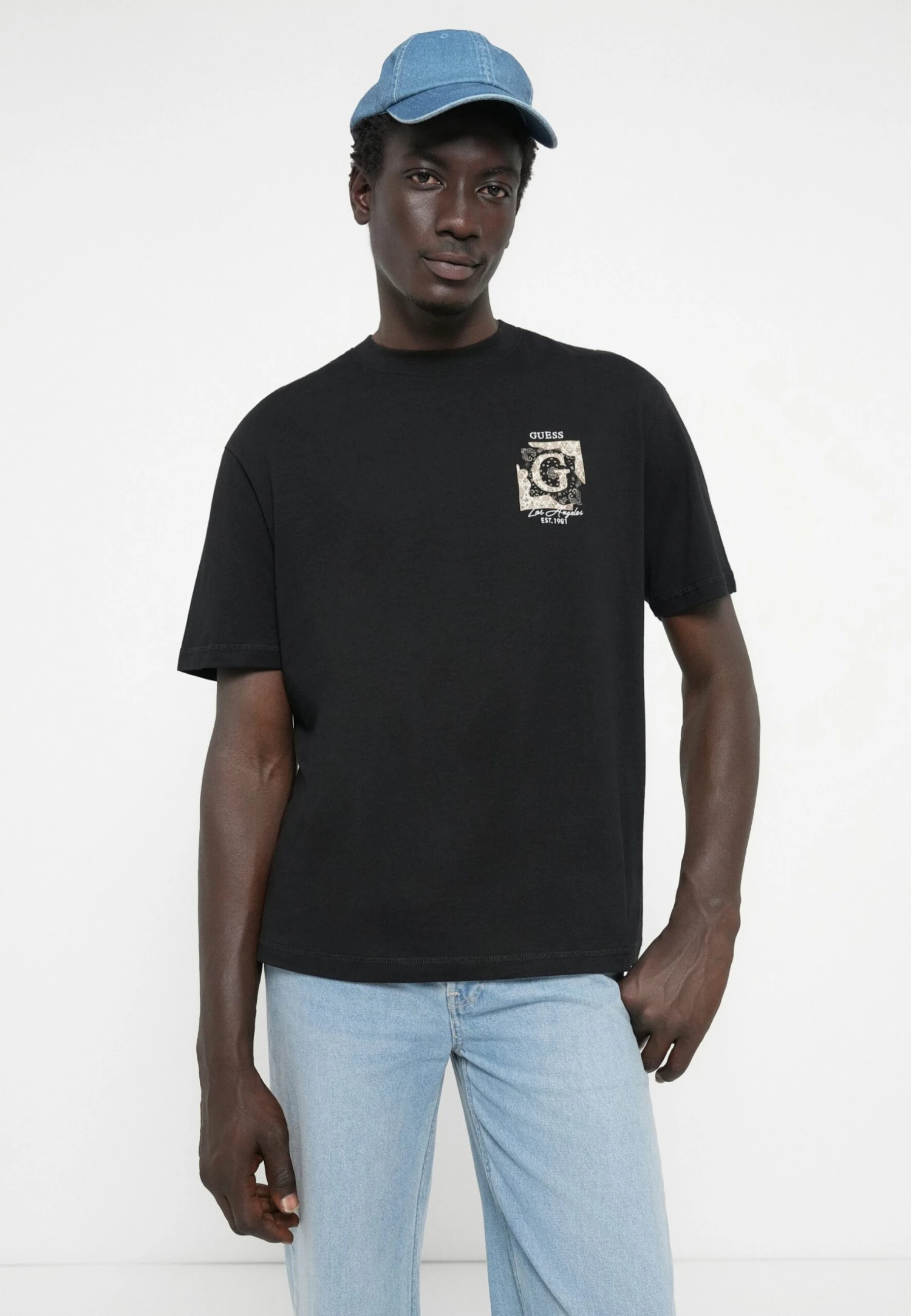 Guess CN SS BACK PAISLEY TEE - Print T-shirt - Jet Black 4 Guess CN SS BACK PAISLEY TEE - Print T-shirt - Jet Black - Image 4