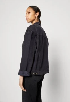 Go Kit Trucker Jacket - Denim Jacket - Go Hyde -Guess Clothing Sale de25fa3be7cc454180c0afb3052ba3bc