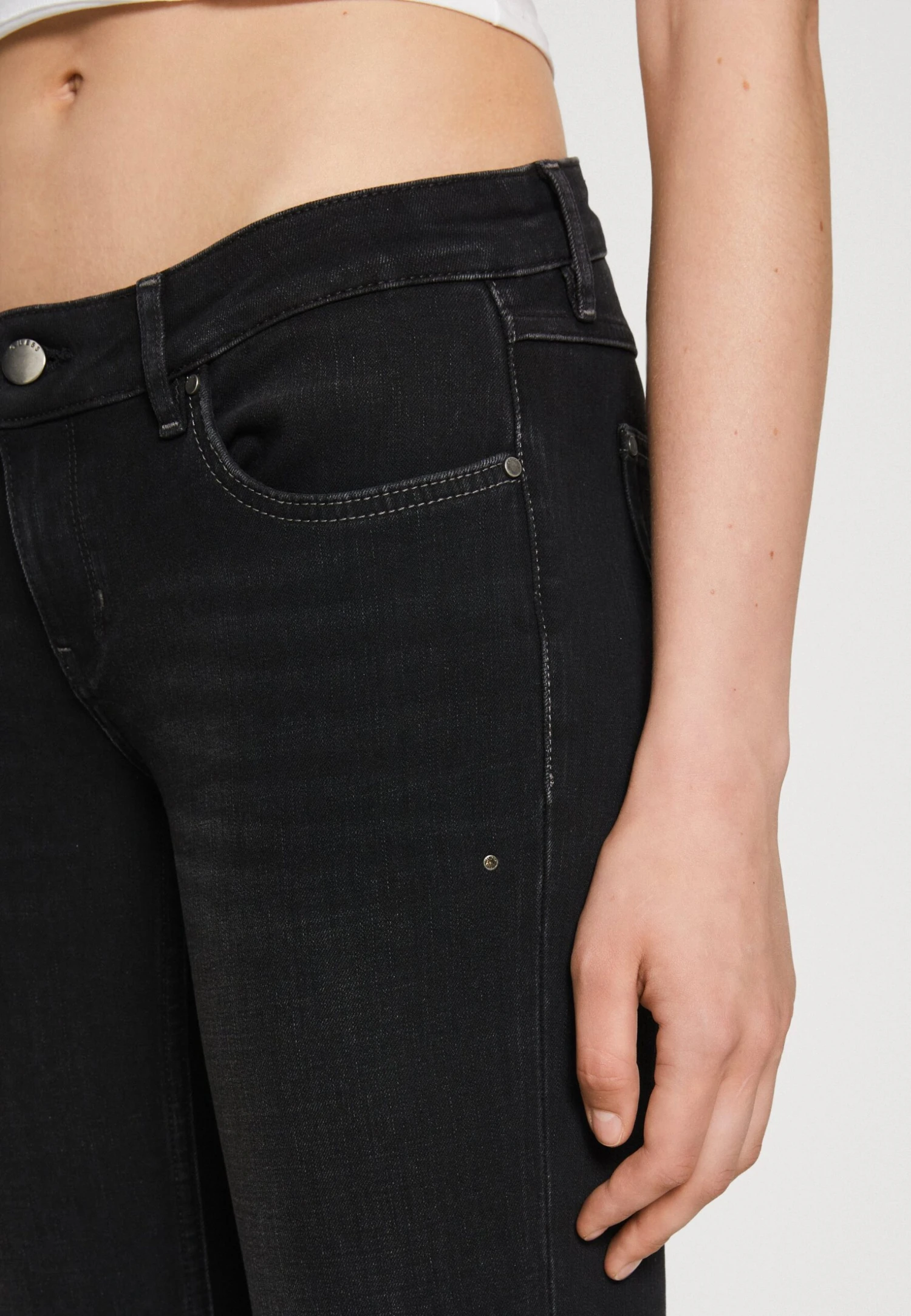 Guess Hermosa Pant - Straight Leg Jeans 4 Guess Hermosa Pant - Straight Leg Jeans - Image 4