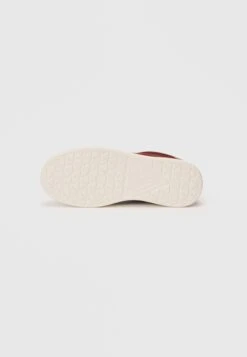 Guess PLAZA - Trainers - Brown Grey -Guess Clothing Sale def91543b6fb429f8a36320086480235