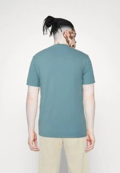 Guess Cn Ss Core Str - Basic T-Shirt - Honest Blue -Guess Clothing Sale e0204fbf177343bab414a9fe62b7bb4f