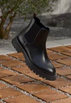 Guess GOMEZ - Classic Ankle Boots - Black