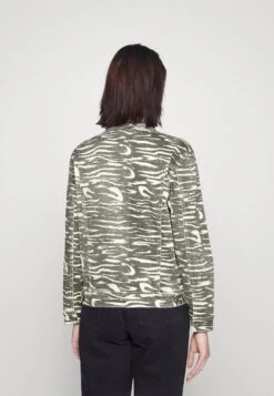 Go Zebra Jacket - Denim Jacket - Jet Black Multi -Guess Clothing Sale e1dd80b0fe934245b2af8347d7ba68dd