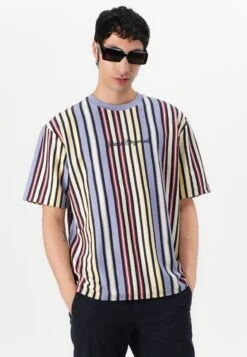 GO VERTICAL STRIPE TEE UNISEX - Print T-shirt - Dusty Lavender -Guess Clothing Sale e20c20e56ba74e12a133ffb9d669f3cd