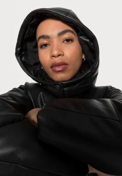 Guess Emilie Long - Winter Coat - Schwarz -Guess Clothing Sale e23301cd8c36424dbe9c7551c5c1b74d