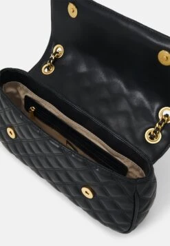 Guess Giully Convertible- Across Body Bag - Zwart -Guess Clothing Sale e235710c89d64346be2cf303422c9cd2