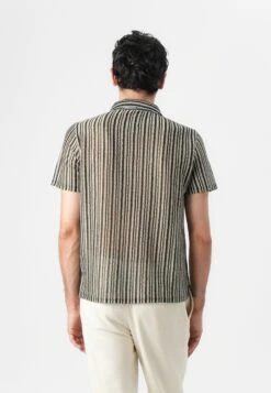 Guess WYATT STRIPE RESORT SHIRT - Shirt - Olive Morning 8 Guess WYATT STRIPE RESORT SHIRT - Shirt - Olive Morning -Guess Clothing Sale e2631be5ca2a4fd3bca0f114ee7aa2f0