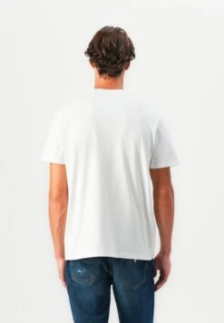 Guess TRIANGLE LOGO TEE - Print T-shirt - Pure White -Guess Clothing Sale e2daf1516dcb4a6cb2e6d8b01ea7f1d8