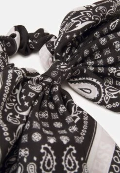 Guess Scrunchies - Hair Styling Accessory - Black Multi 5 Guess Scrunchies - Hair Styling Accessory - Black Multi -Guess Clothing Sale e33a5ce168e346d9aeb4794cb1c1000e