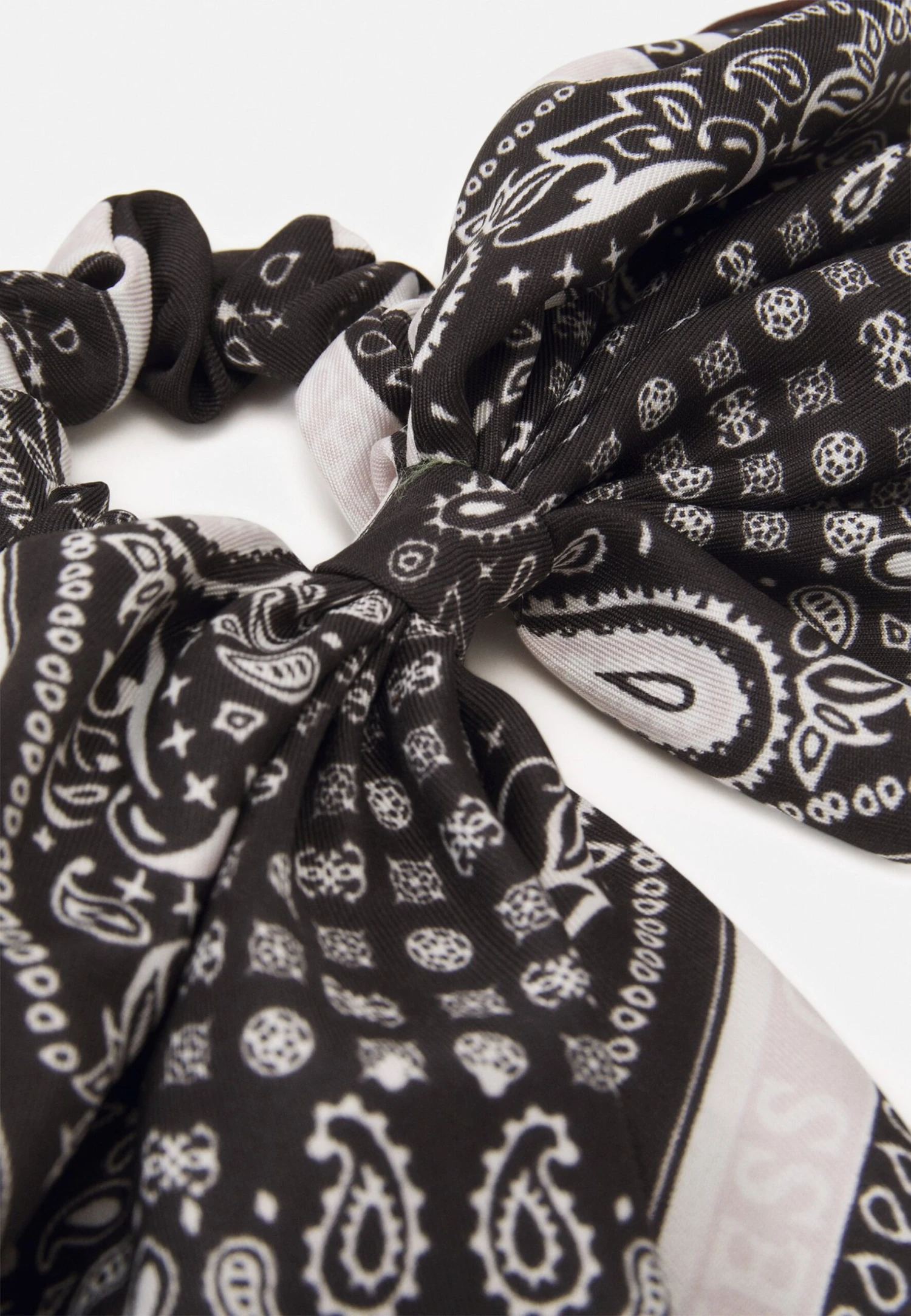 Guess Scrunchies - Hair Styling Accessory - Black Multi 3 Guess Scrunchies - Hair Styling Accessory - Black Multi - Image 3