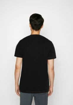 Guess Moisey Tee - Print T-Shirt - Jet Black -Guess Clothing Sale e353a1f844a44c7bb68f0fc6a4385349