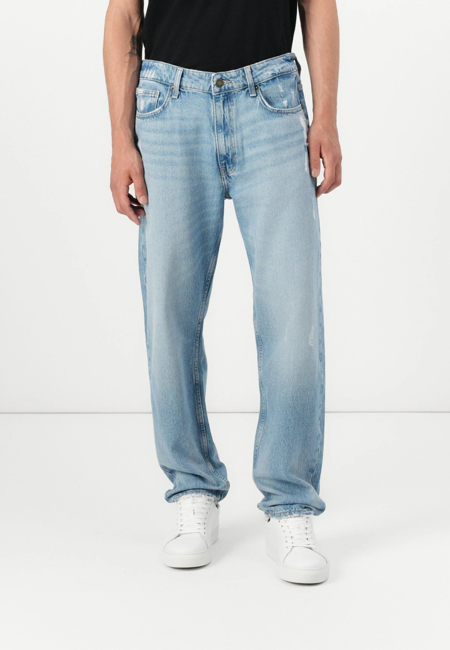 RELAXED TAPER - Jeans Tapered Fit - Used Light Wash 1 RELAXED TAPER - Jeans Tapered Fit - Used Light Wash