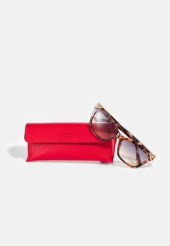 Guess Sunglasses - Havana -Guess Clothing Sale e5b8ee10be5c46bf9c90b7b37a44cc58