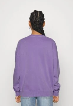 Go Baker Logo Crewneck - Sweatshirt - Light Iris Multi -Guess Clothing Sale e6b2dfae174e4e2480707efe7cf0a58a