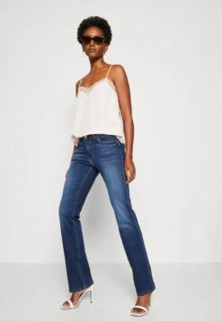 Guess Straight - Straight Leg Jeans -Guess Clothing Sale e73117676c934d5caf1d3982aebe760e