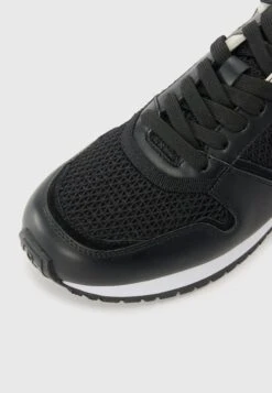 Guess ISLAND - Trainers - Black -Guess Clothing Sale e7be22004f82447a8668b9734d341005