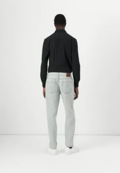 RELAXED TAPER - Jeans Tapered Fit - Light Blue Denim -Guess Clothing Sale e8e91f70c26545668a3a52df16f96bce