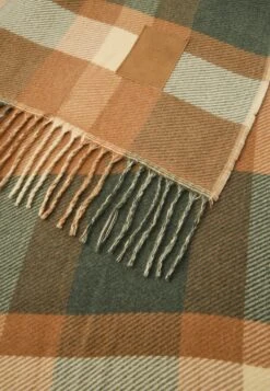 Guess UNISEX - Scarf - Marrone 6 Guess UNISEX - Scarf - Marrone -Guess Clothing Sale e94192b893ce4890b09684077252307a