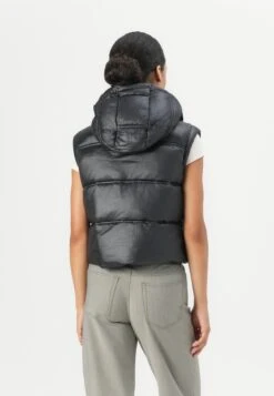 Guess ERNESTINE PADDED VEST - Waistcoat - Jet Black -Guess Clothing Sale e9bc939c1aff453db9acd317b4c347a7