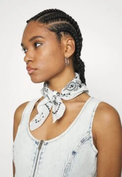 Go Angelia Half Zip Dress - Denim Dress - Light Snow Wash -Guess Clothing Sale ea0e08abd6a74f1594898006aa285fc9