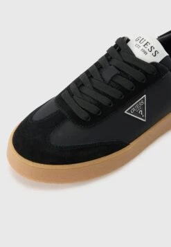 Guess WIMAN - Trainers - Black -Guess Clothing Sale ea2e031cfb944fa5b227a55dce3fa275