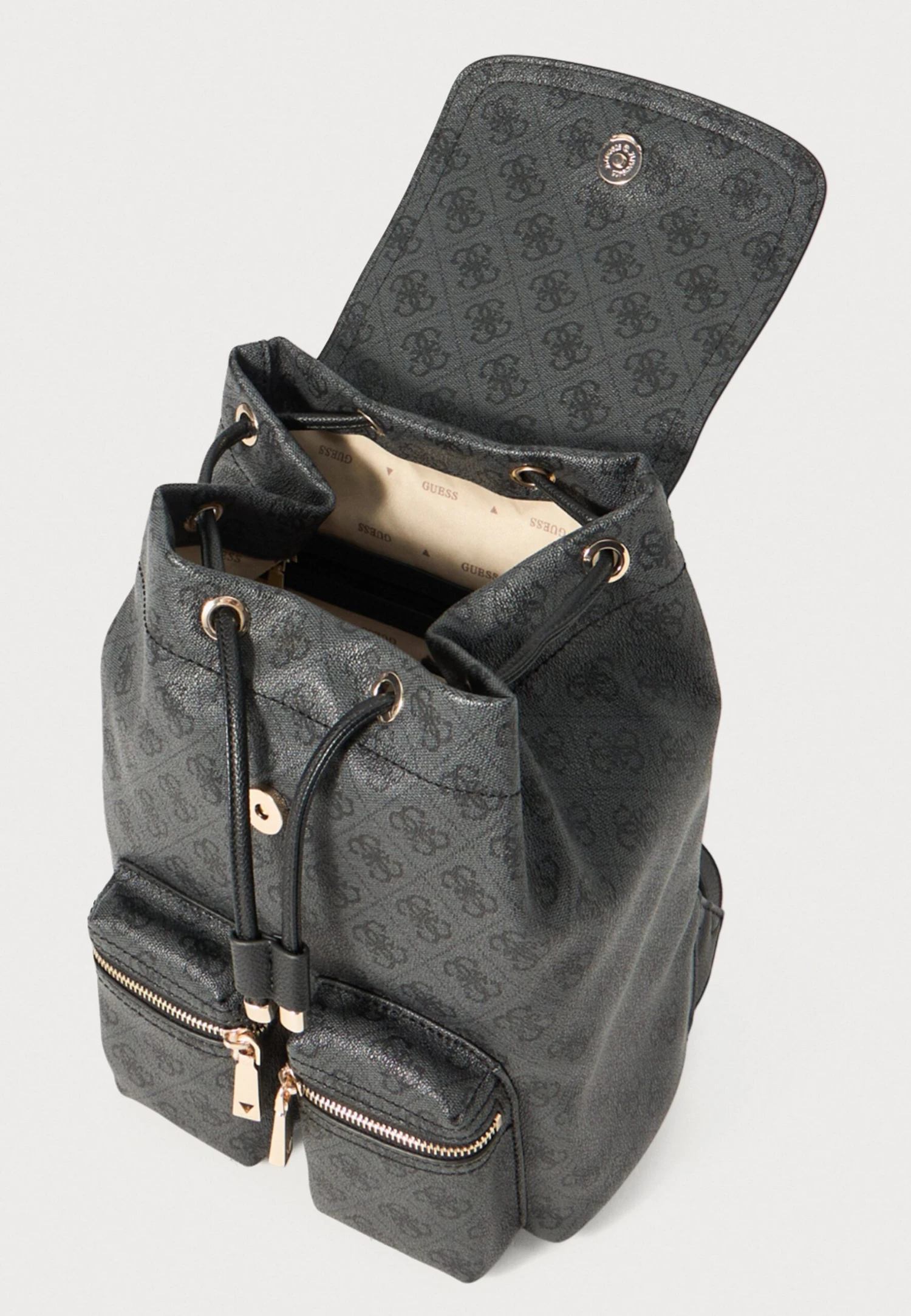 Guess MANHATTAN II FLAP - Backpack - Coal 3 Guess MANHATTAN II FLAP - Backpack - Coal - Image 3