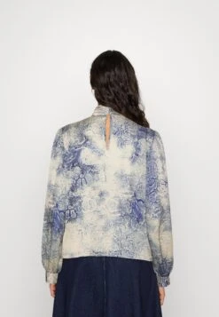 Spring Skin Blouse - Long Sleeved Top - Off-White/Blue -Guess Clothing Sale ebfbd3d48a9244abb04d72e9daf46605