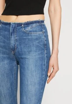 Guess Pop 90S - Flared Jeans - The Lima -Guess Clothing Sale ed7a0d6b5cec4d099cb4a8b935408662