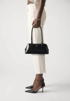 Guess ARNELA SHOULDER SATCHEL - Handbag - Black