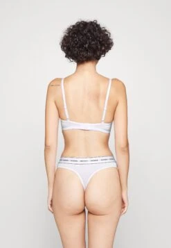 Guess Carrie - Thong -Guess Clothing Sale f0059302605141d0a36f5eb2f2fdd252