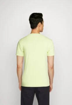Guess Cn Ss Core Str - Basic T-Shirt - Vintage Lime -Guess Clothing Sale f1a967dc30f147fe80b4e7a2fc7d45fd
