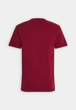 Guess Chain Logo Tee - Print T-Shirt - Pinot Noir 11 Guess Chain Logo Tee - Print T-Shirt - Pinot Noir -Guess Clothing Sale f434dff1c4524adfabc3b03a320183ae