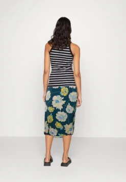 Guess Annie Skirt - Wrap Skirt - Multi-Coloured -Guess Clothing Sale f4a6949f30d74a24851e59736ef00478