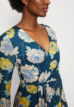 Guess Fausta Dress - Day Dress -Guess Clothing Sale f67642ae3fe14e068d04f2bbc83032a6