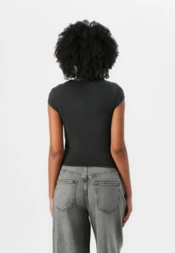 GO VINTAGE SHIRRED WING TEE - Print T-shirt - Jet Black -Guess Clothing Sale f71bdc0d33f7454182ab376599139df1