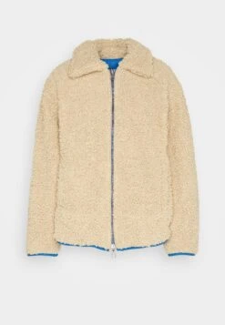 Go Laura Reversible Sherpa - Summer Jacket - Biscotti -Guess Clothing Sale f9f3b845c00f4a3bb24575aa937e32bc