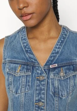 Go Elle Vest- Waistcoat - Go Kitty Medium Wash -Guess Clothing Sale fb965c9ecac147fc884fdf48002d6666