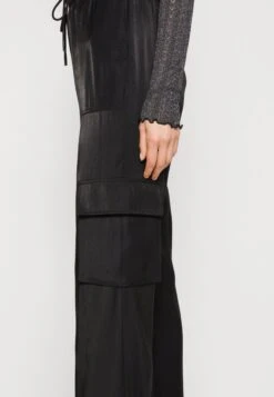 Guess Chantal - Cargo Trousers - Jet Black -Guess Clothing Sale fec557c0ef3b4962850c1030da0e027b