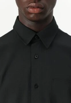 Guess SUNSET TECH - Shirt - Noir -Guess Clothing Sale ff466d9b9e3e44bcbfd3b35832177b28