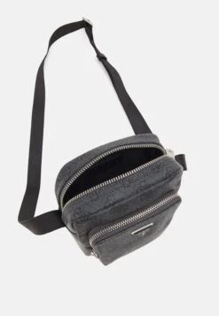 Guess VEZZOLA XBODY DOUBLE UNISEX - Cross Body Bag - Black 7 Guess VEZZOLA XBODY DOUBLE UNISEX - Cross Body Bag - Black -Guess Clothing Sale ffc55a27c3884730a2b399a8df8c090c